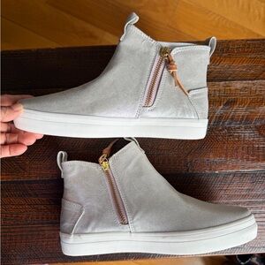 NEW Sperry Women’s Silver High-Top Zip up Sneakers